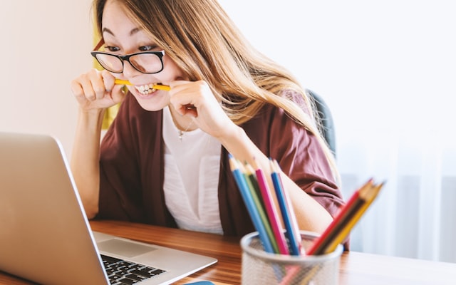 Blue light glasses for students: comfort, style, and screen time