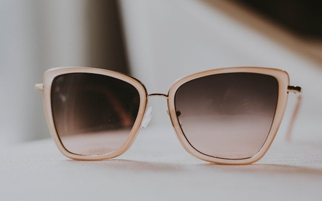 Acetate vs metal glasses: which frame material fits your routine?