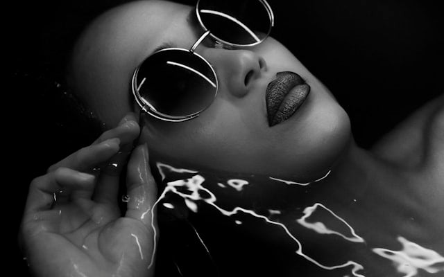 Anti-reflective coating: when it is worth adding to your lenses